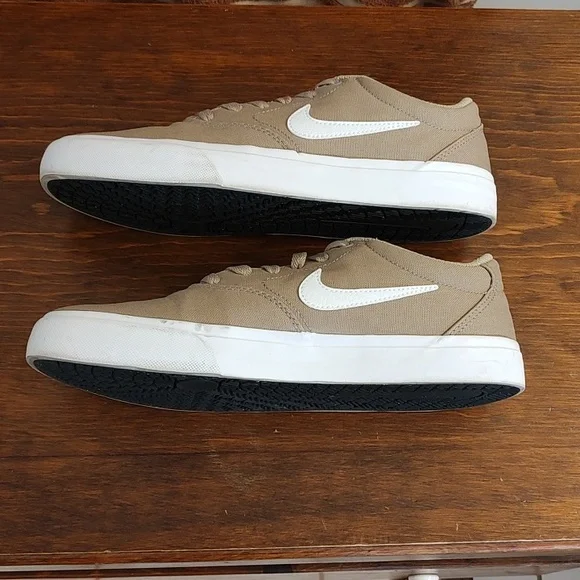 Nike Men's Beige and White skateboard Sneakers - Picture 4 of 7